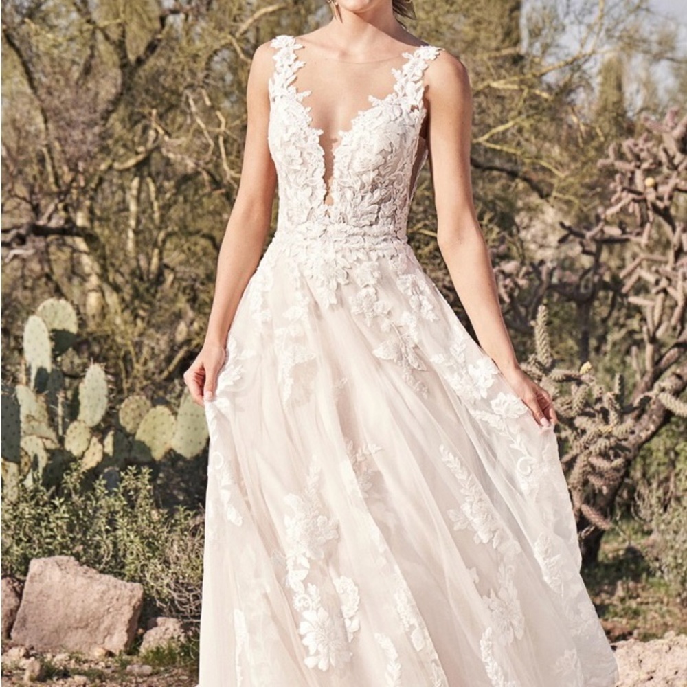 Exquisite Floral Lace Wedding Gown